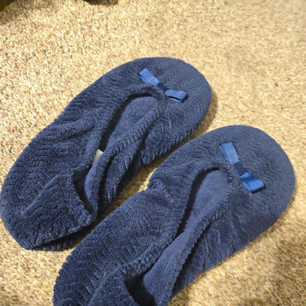 Isotoner Women's Blue and Navy Slippers